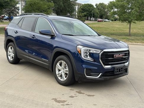 Used 2022 GMC Terrain SLE w/ Driver Convenience Package AWD/4WD image 3