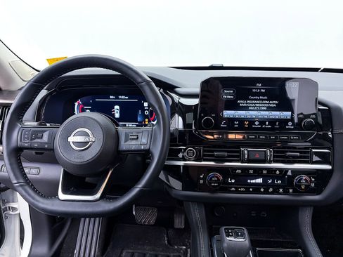 Used 2024 Nissan Pathfinder Platinum AWD/4WD image 7