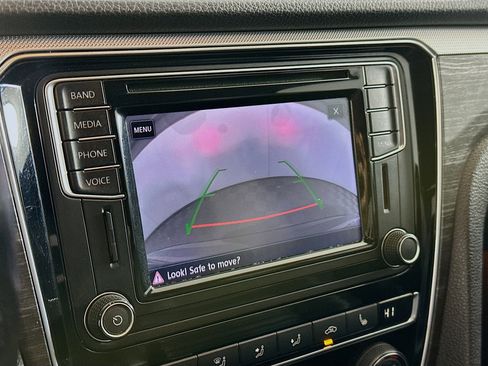 Used 2017 Volkswagen Passat 1.8T SEL Premium image 21