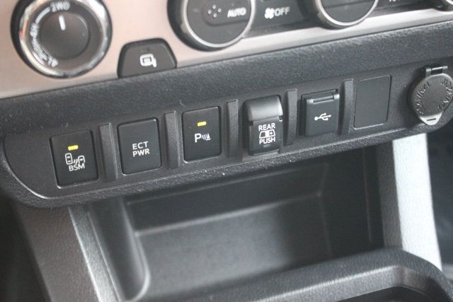 Used 2021 Toyota Tacoma SR5 AWD/4WD image 9