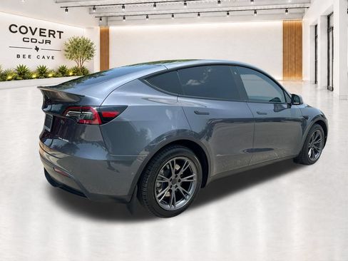 Used 2022 Tesla Model Y Long Range AWD/4WD image 12