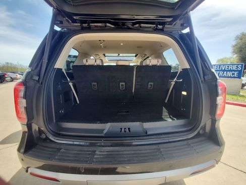 Used 2024 Ford Expedition Limited image 10