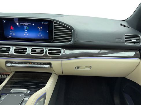 Used 2025 Mercedes-Benz GLS 450 4MATIC w/ AMG Line Exterior image 19