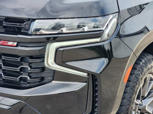 Used 2022 Chevrolet Suburban Z71 w/ Luxury Package AWD/4WD image 9