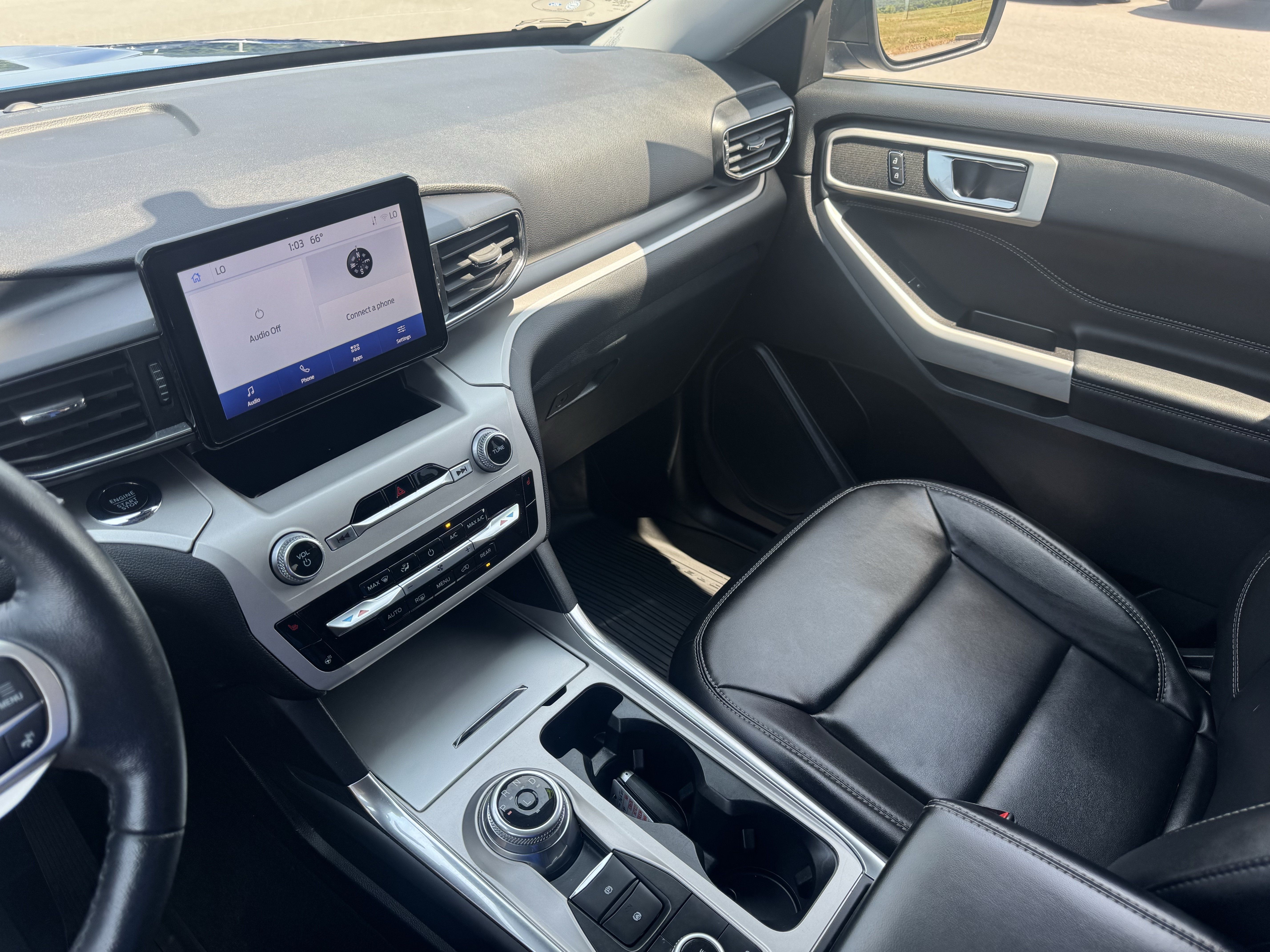 Used 2022 Ford Explorer XLT w/ Equipment Group 202A AWD/4WD image 23