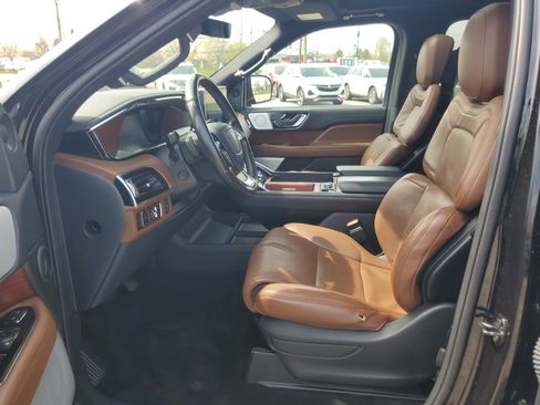 Used 2023 Lincoln Navigator Reserve image 12