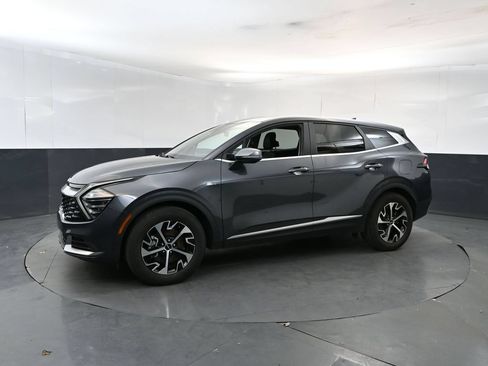 Used 2024 Kia Sportage EX FWD image 2