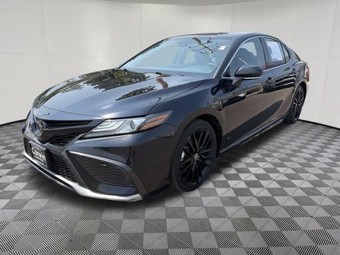 Used 2023 Toyota Camry XSE FWD image 4