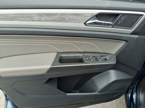 Used 2022 Volkswagen Atlas Cross Sport SE w/ Panoramic Sunroof Package image 16