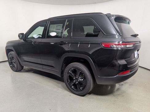 New 2025 Jeep Grand Cherokee Altitude image 6
