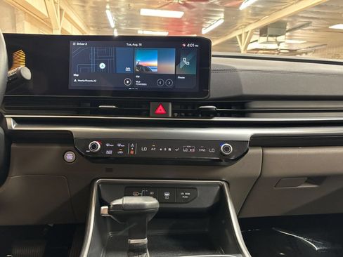 Used 2026 Kia Carnival FWD image 17