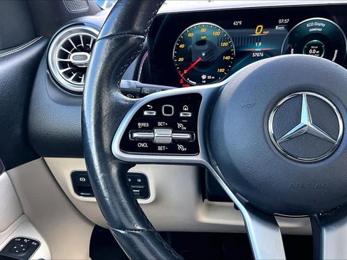 Used 2020 Mercedes-Benz GLB 250 4MATIC w/ Premium Package image 23