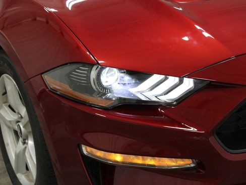 Used 2018 Ford Mustang Coupe RWD image 12