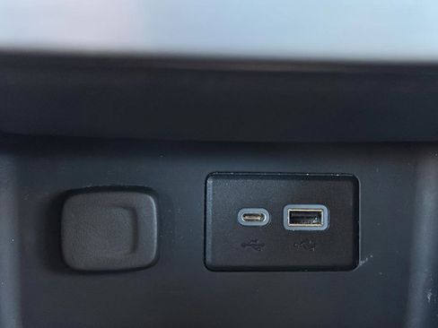 Used 2022 GMC Acadia SLE w/ Elevation Edition image 23