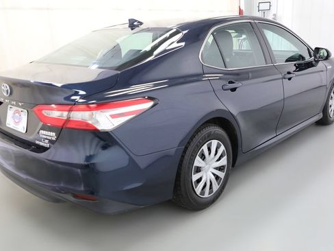 Used 2020 Toyota Camry LE FWD image 15