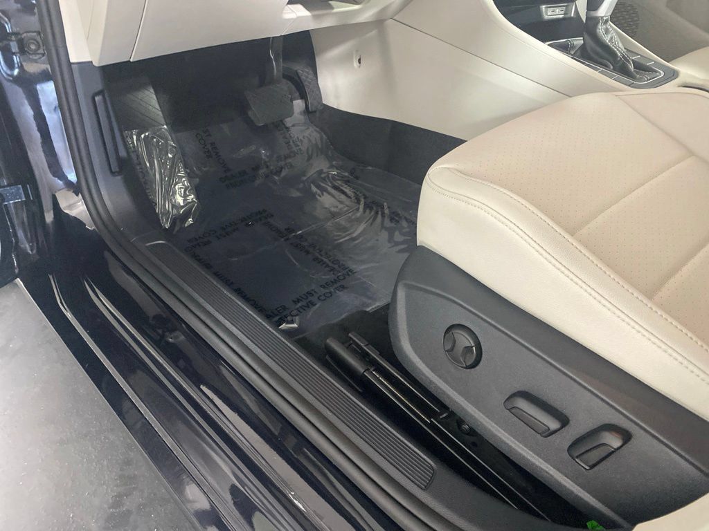 Used 2024 Volkswagen Jetta SE FWD image 24
