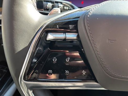 Used 2025 Cadillac Escalade Sport Platinum w/ LPO, ONYX Package image 27