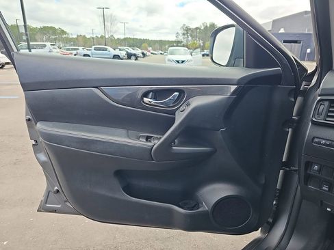 Used 2017 Nissan Rogue S image 29