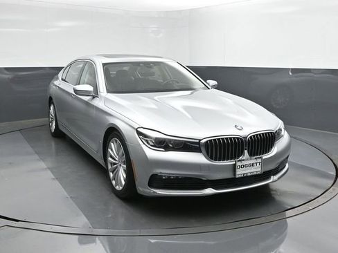 Used 2016 BMW 740i RWD image 17