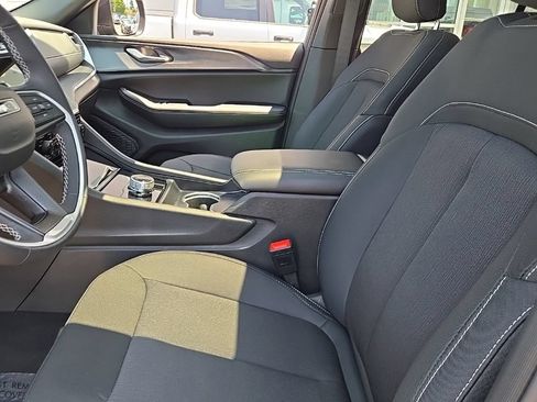 Certified 2025 Jeep Grand Cherokee Laredo X w/ Luxury Tech Group I AWD/4WD image 18