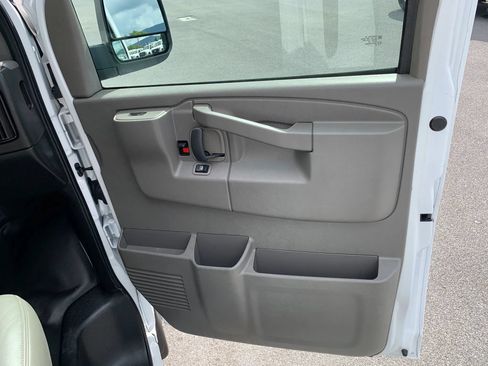 Used 2020 Chevrolet Express 3500 Extended w/ Driver Convenience Package RWD image 23