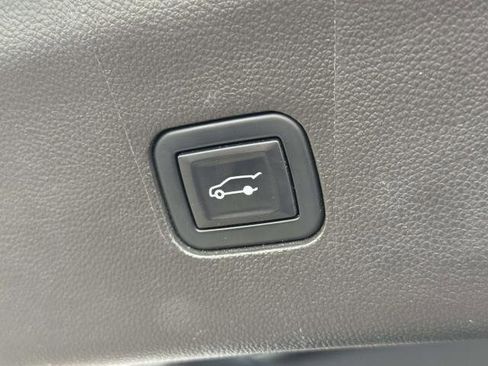 Used 2021 Buick Enclave Essence w/ Sport Touring Edition image 11