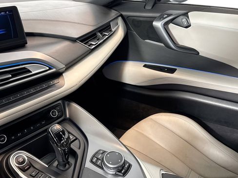 Used 2015 BMW i8 image 19