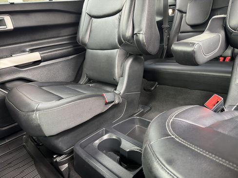 Used 2021 Ford Explorer Limited w/ Hybrid Equipment Group 310A RWD image 21