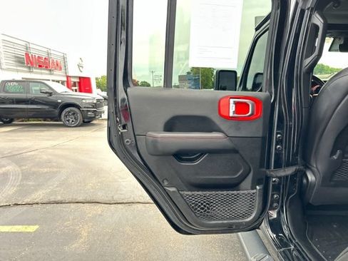 Used 2022 Jeep Gladiator Rubicon w/ Cold Weather Group AWD/4WD image 21