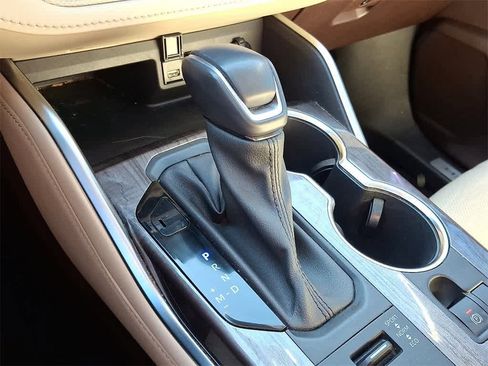 Used 2021 Toyota Highlander Limited image 16