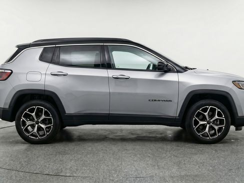 Used 2025 Jeep Compass Limited AWD/4WD image 11