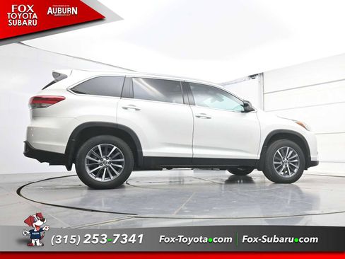 Used 2019 Toyota Highlander XLE AWD/4WD image 23