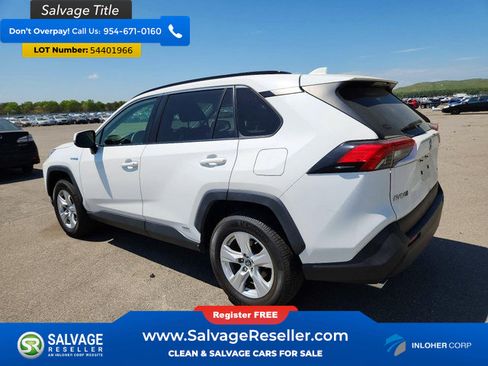 Used 2019 Toyota RAV4 LE w/ Carpet Mat Package AWD/4WD image 3