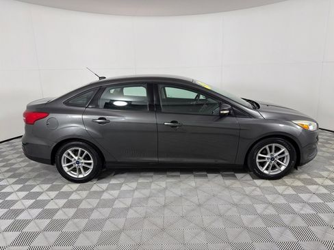 Used 2016 Ford Focus SE image 4
