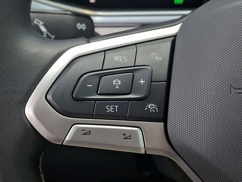 Certified 2025 Volkswagen Taos SE w/ Panoramic Sunroof Package AWD/4WD image 21