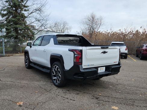 New 2025 Chevrolet Silverado EV RST image 9