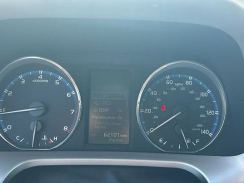 Used 2017 Toyota RAV4 Platinum image 18