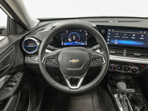 Used 2024 Chevrolet Trax LT FWD image 18