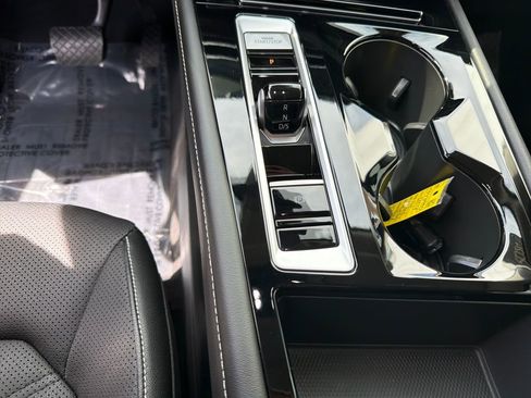 Certified 2024 Volkswagen Atlas SE w/ Black Wheel Package image 26