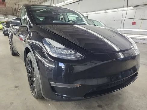 Used 2021 Tesla Model Y Long Range AWD/4WD image 1