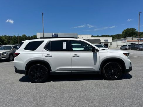 Used 2025 Honda Pilot Black Edition image 8