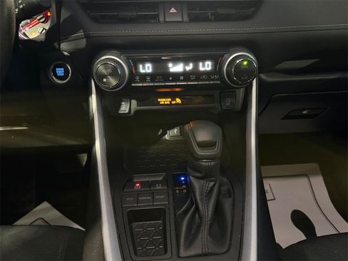 Used 2022 Toyota RAV4 XLE w/ Convenience Package image 11