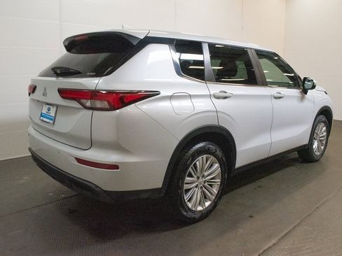 Used 2024 Mitsubishi Outlander ES image 4