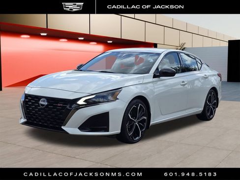 Used 2024 Nissan Altima 2.5 SR FWD image 1