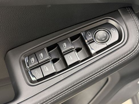 Used 2026 Porsche Macan AWD/4WD image 21