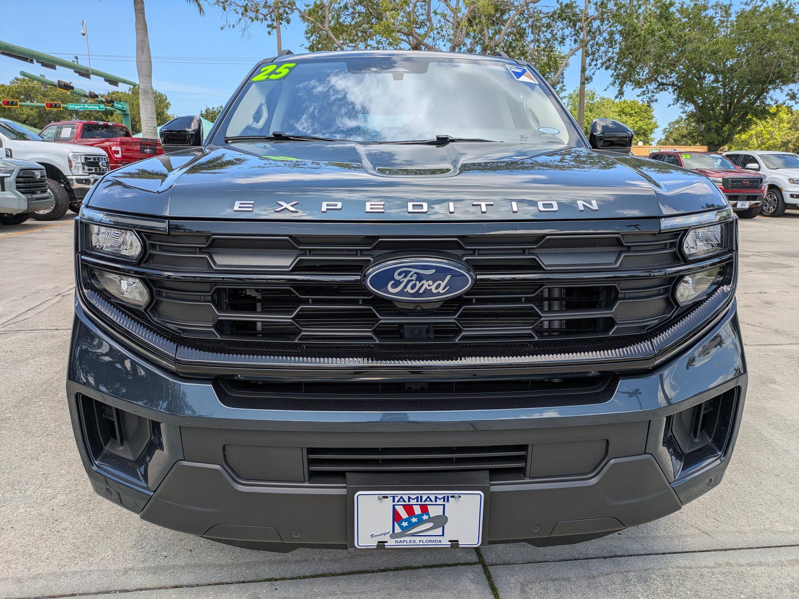 Certified 2025 Ford Expedition Active AWD/4WD image 8