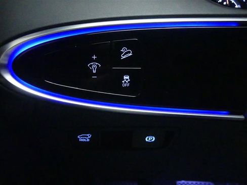 Used 2024 Genesis Electrified GV70 Advanced image 23