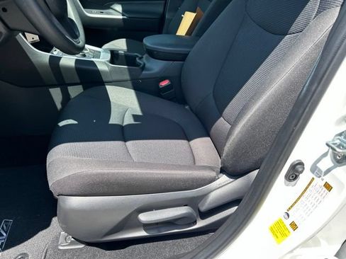 Used 2025 Toyota RAV4 LE AWD/4WD image 12