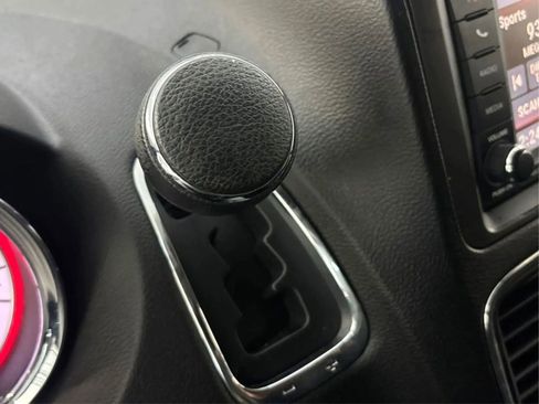 Used 2018 Dodge Grand Caravan SE FWD image 41