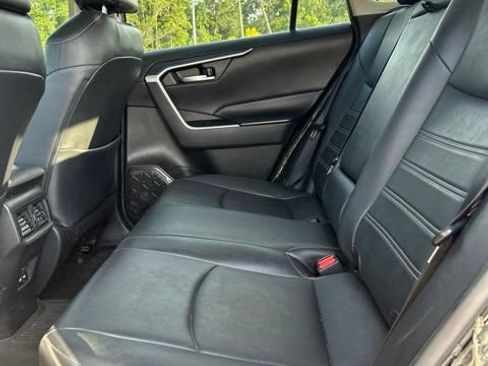 Used 2021 Toyota RAV4 XLE Premium FWD image 9